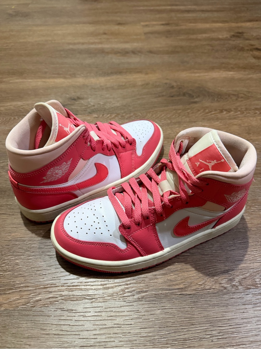 Nike Air Jordan 1 Mid Strawberries & Cream Pink White Women’s 7.5 BQ6472-186